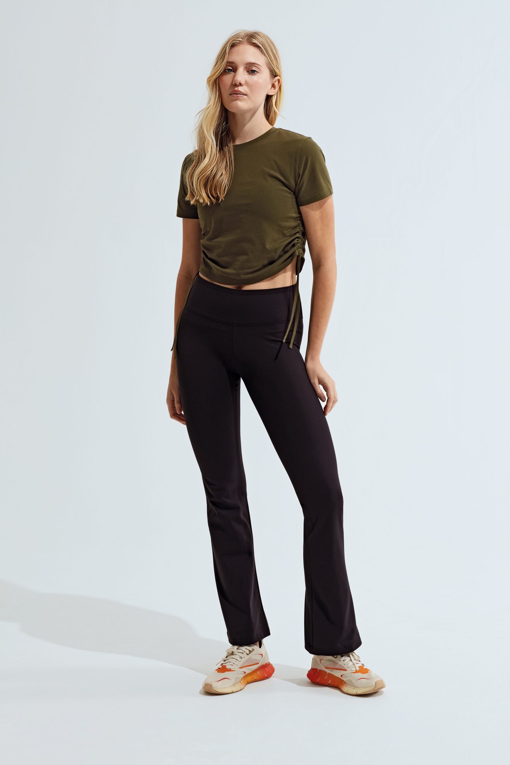 Legging évasé sport femme noir taille haute avec top court olive - Tenue fitness complète