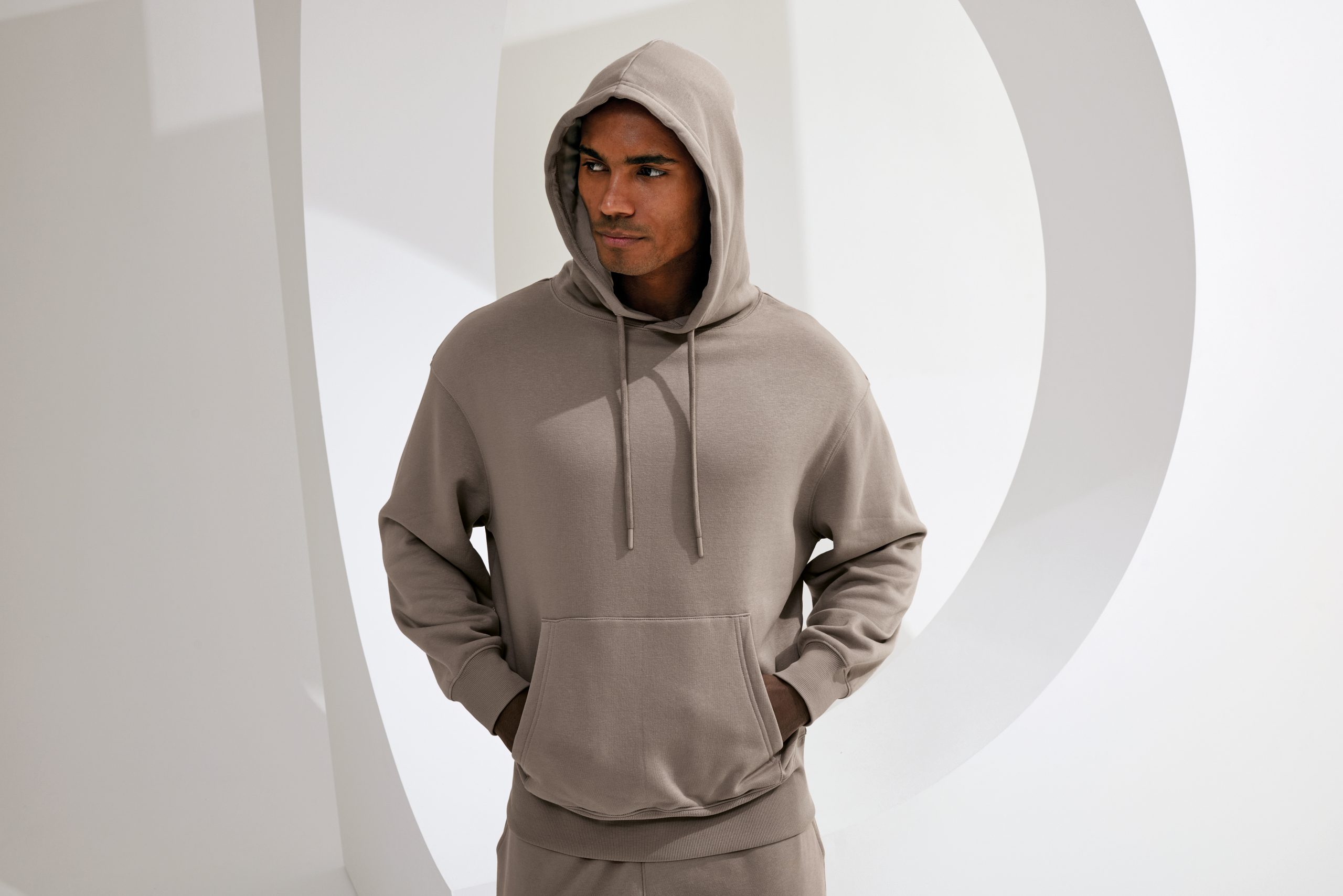 Sweat à capuche en tissu recyclé TriDri® – Image 3