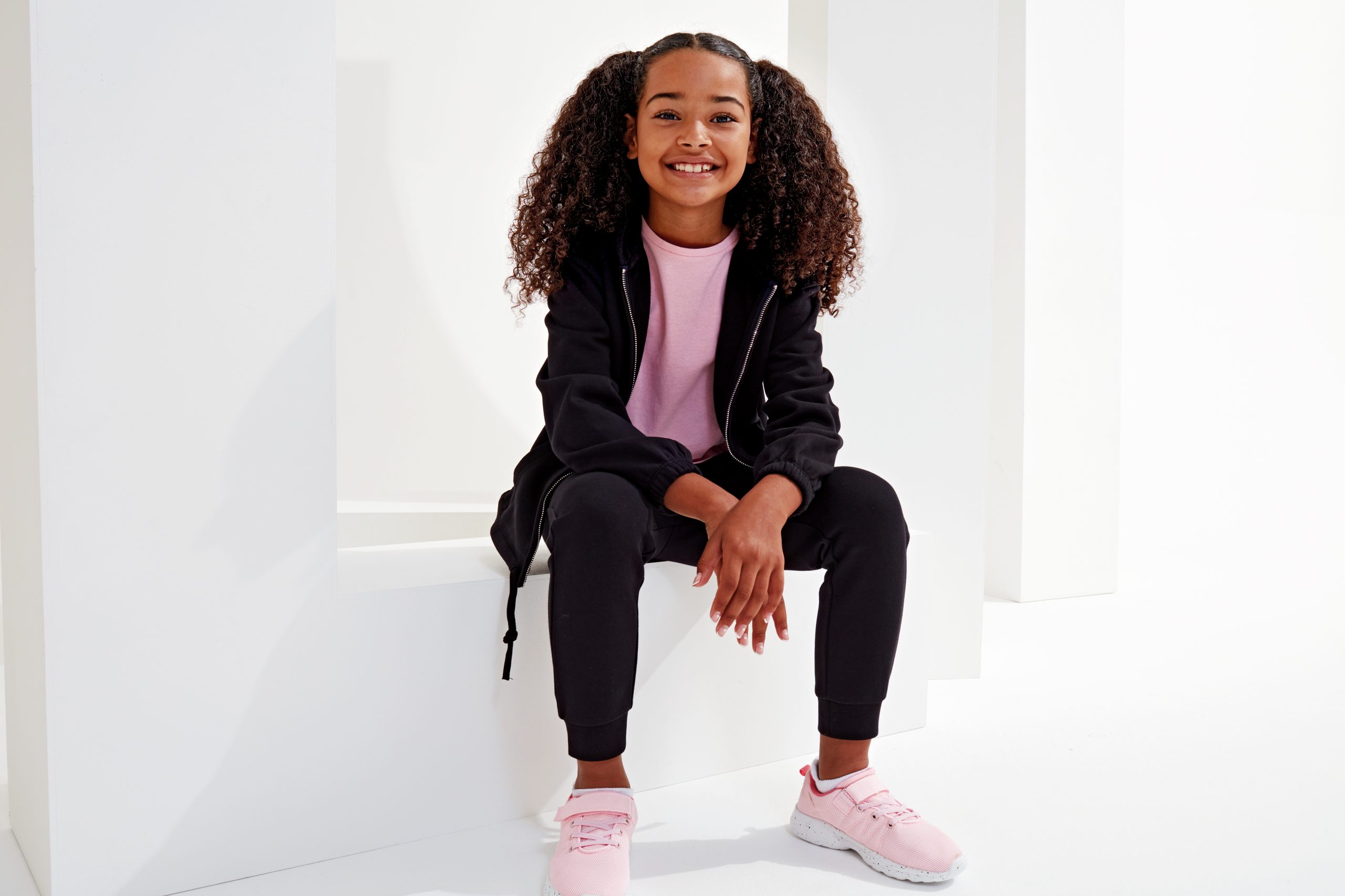 Sweat à capuche zippé crop-top TriDri® enfant – Image 2